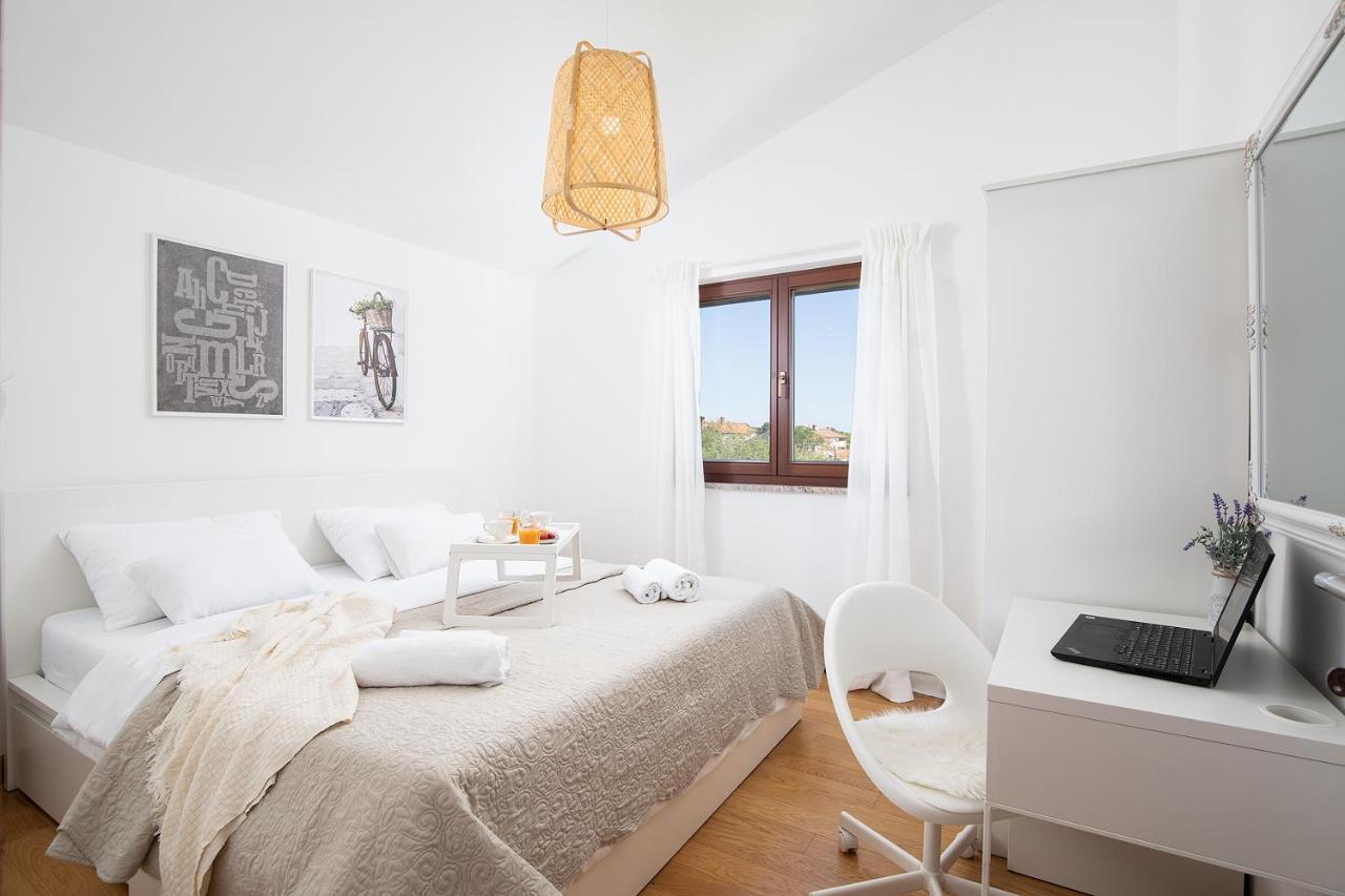 Cesare Apartment, With Swimming Pool And Sea View Ližnjan Εξωτερικό φωτογραφία